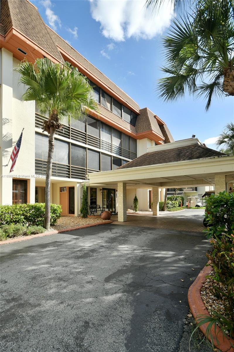 671 NE 195th St Unit: 416-E