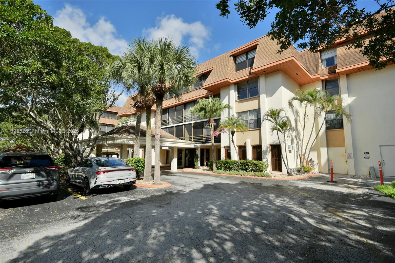 671 NE 195th St Unit: 416-E