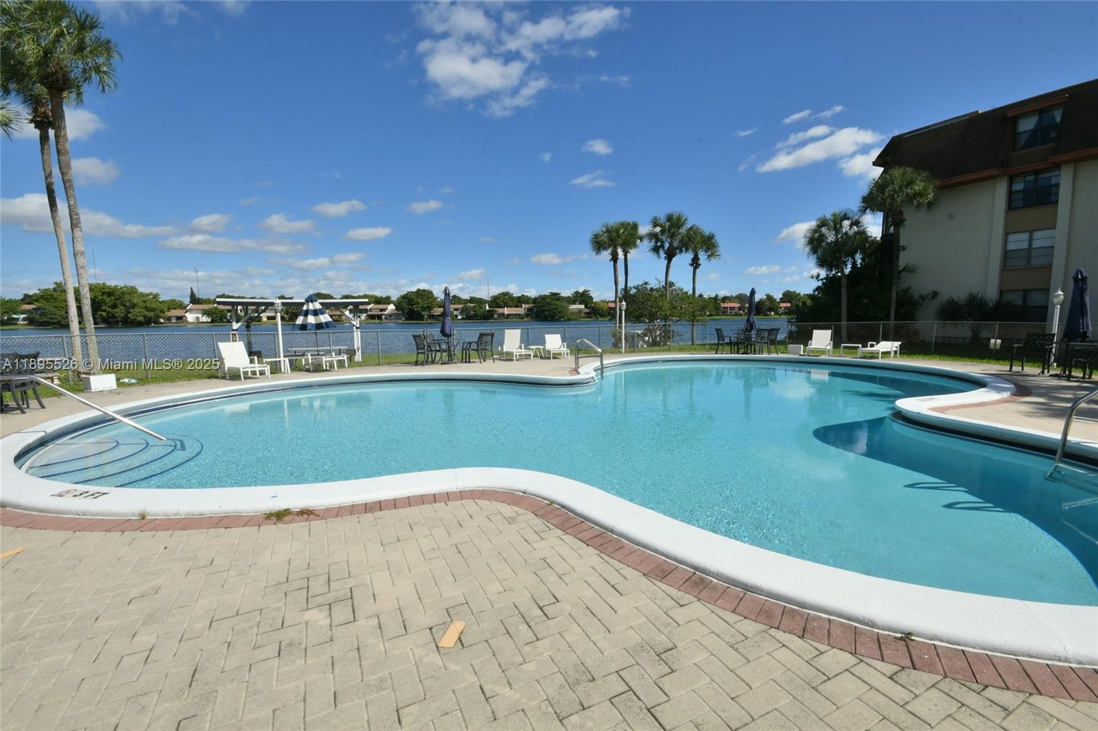 671 NE 195th St Unit: 416-E