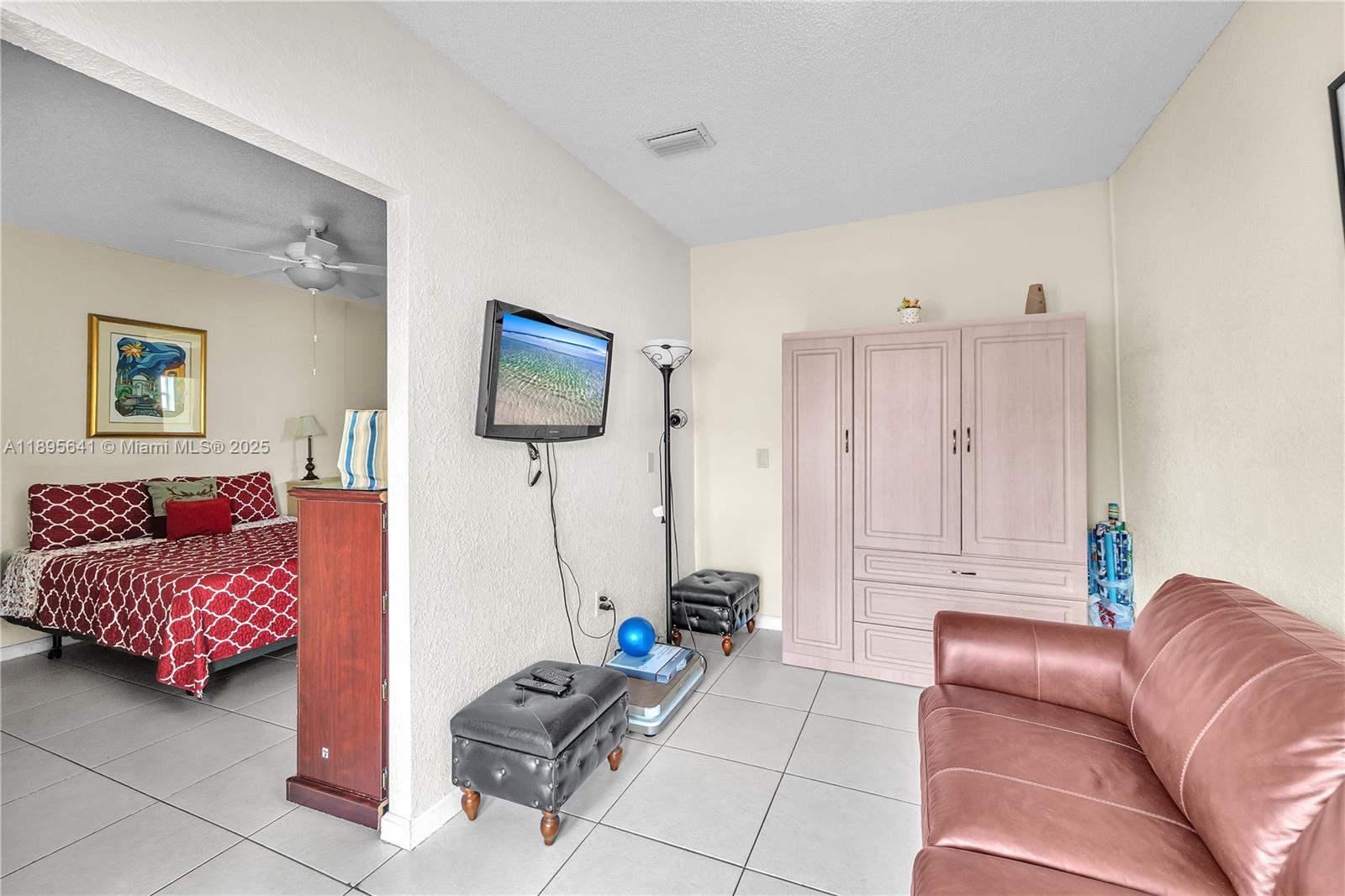 9110 S Lake Miramar Cir