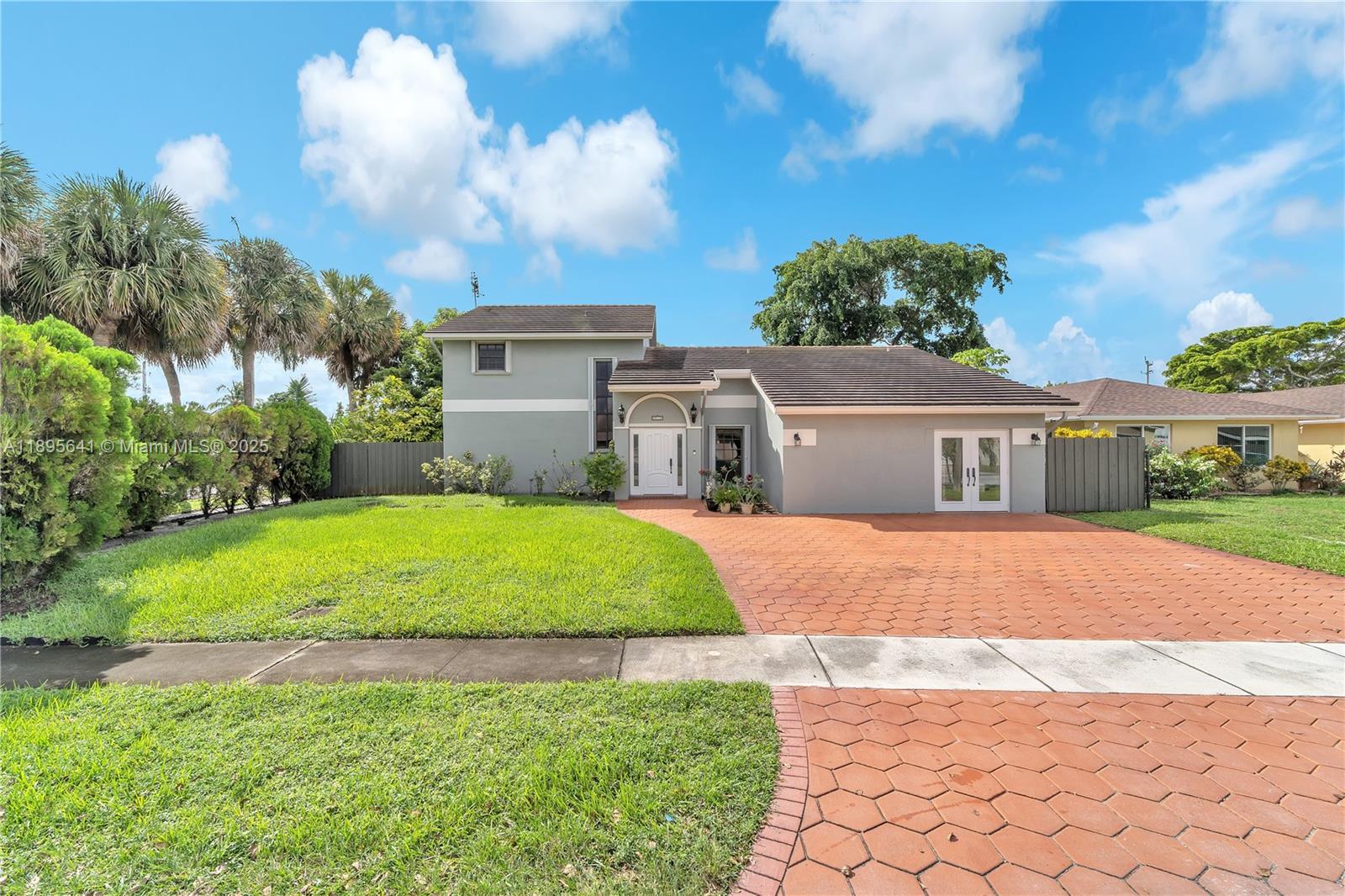 9110 S Lake Miramar Cir