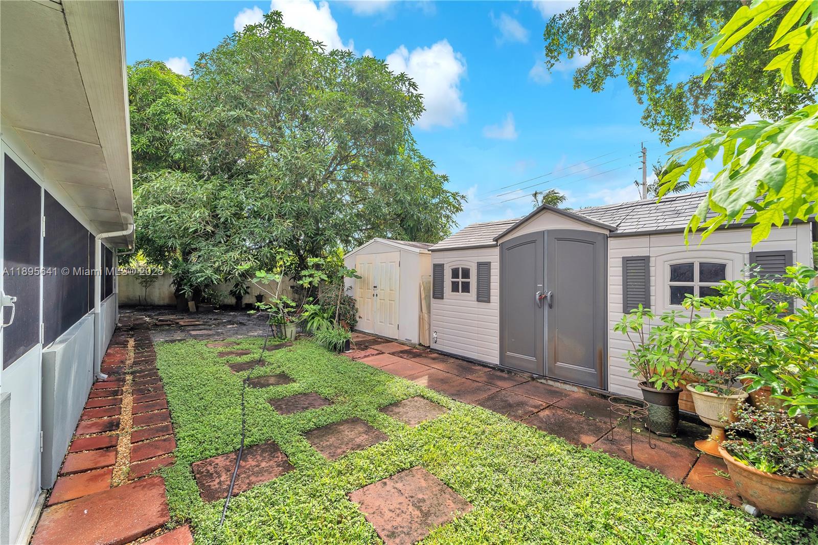 9110 S Lake Miramar Cir