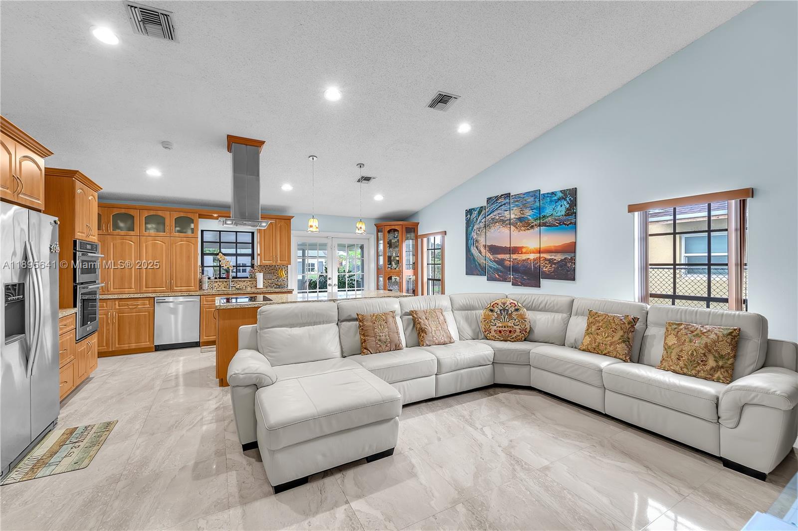 9110 S Lake Miramar Cir