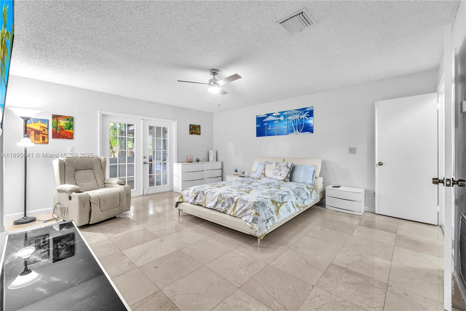 9110 S Lake Miramar Cir