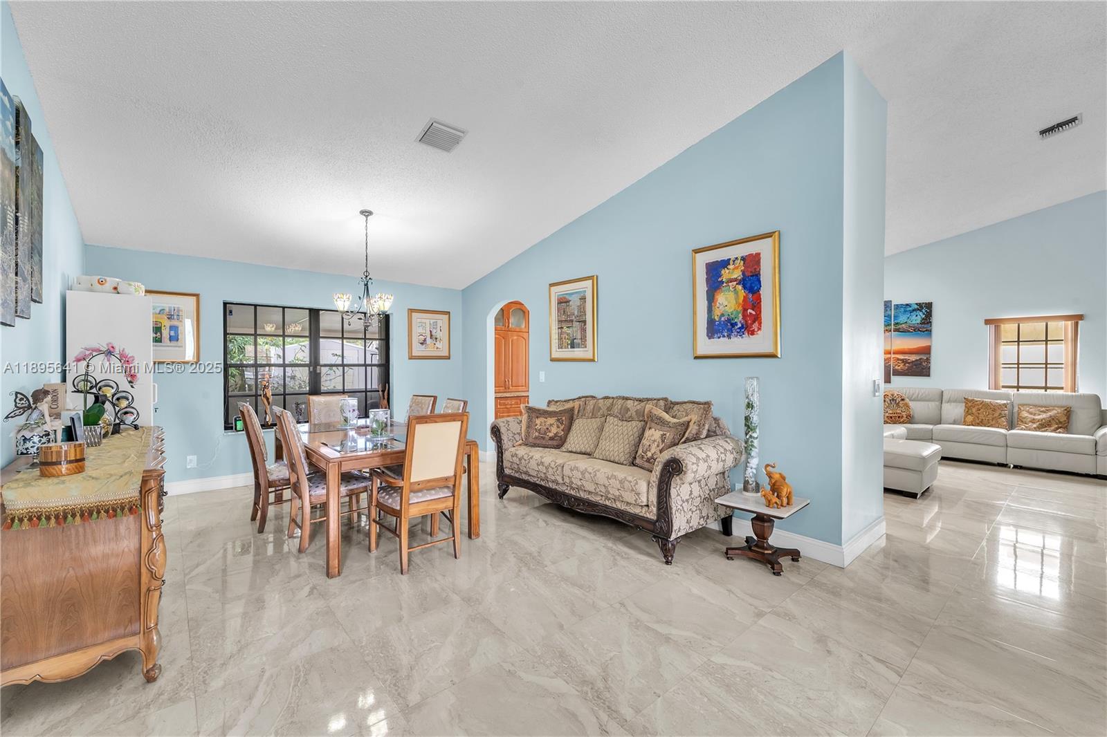 9110 S Lake Miramar Cir