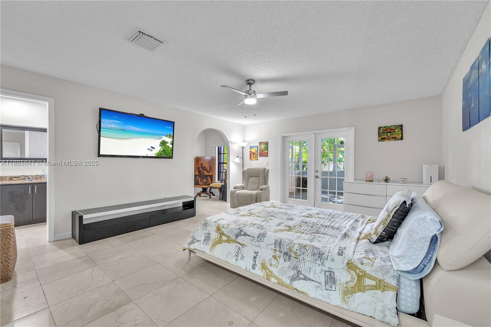 9110 S Lake Miramar Cir