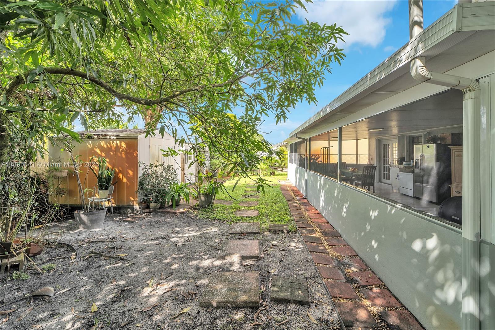 9110 S Lake Miramar Cir