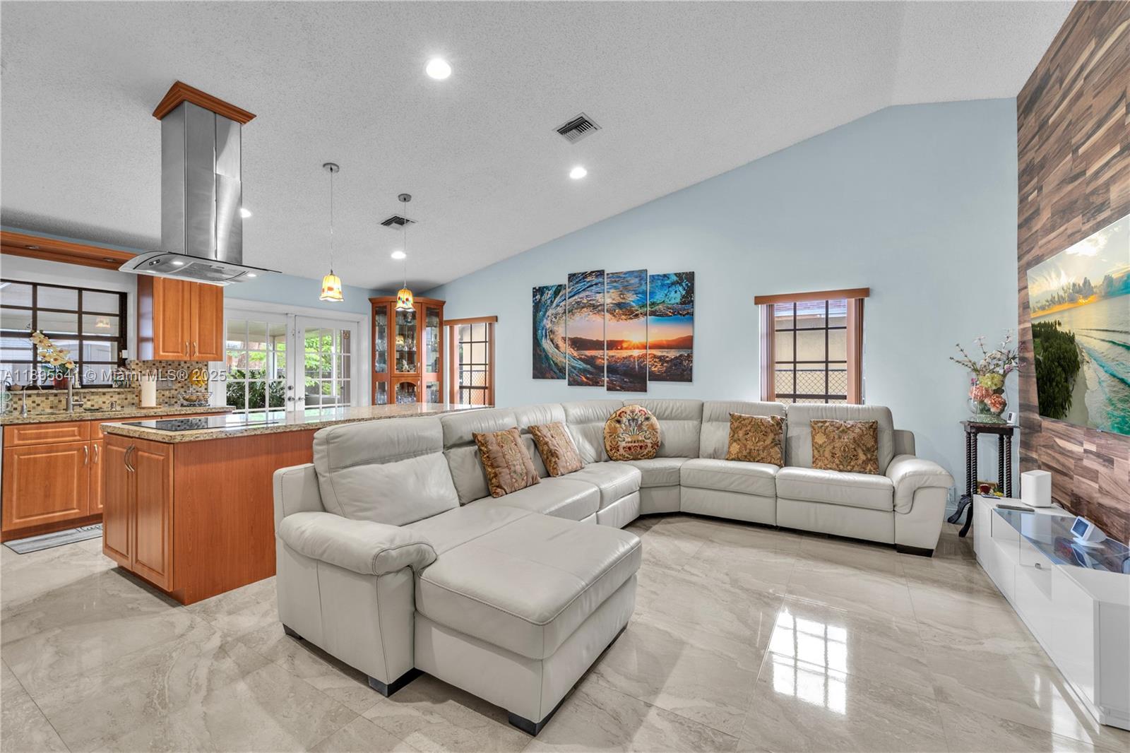 9110 S Lake Miramar Cir