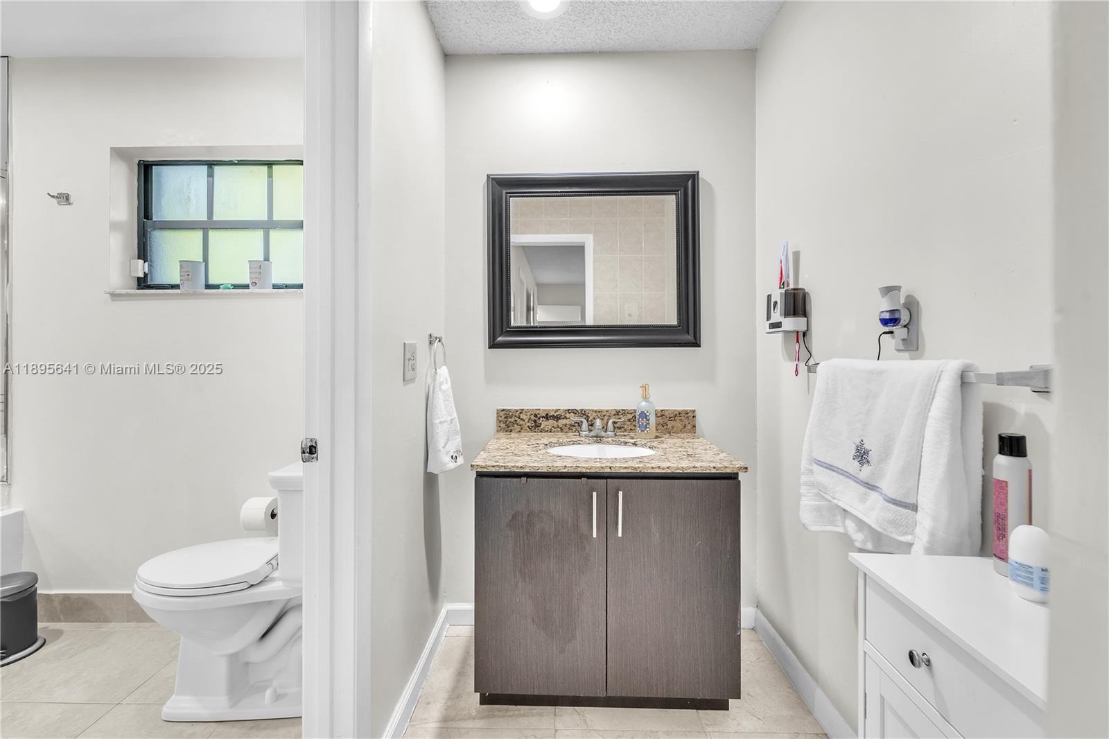 9110 S Lake Miramar Cir