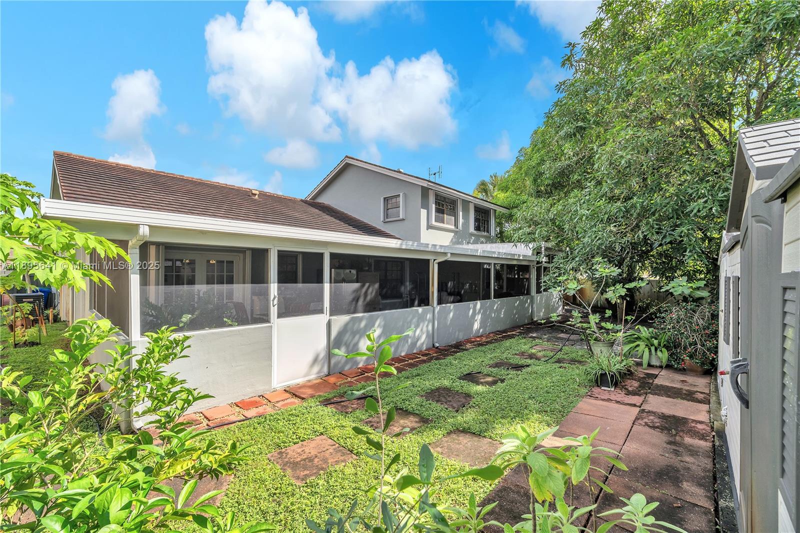 9110 S Lake Miramar Cir