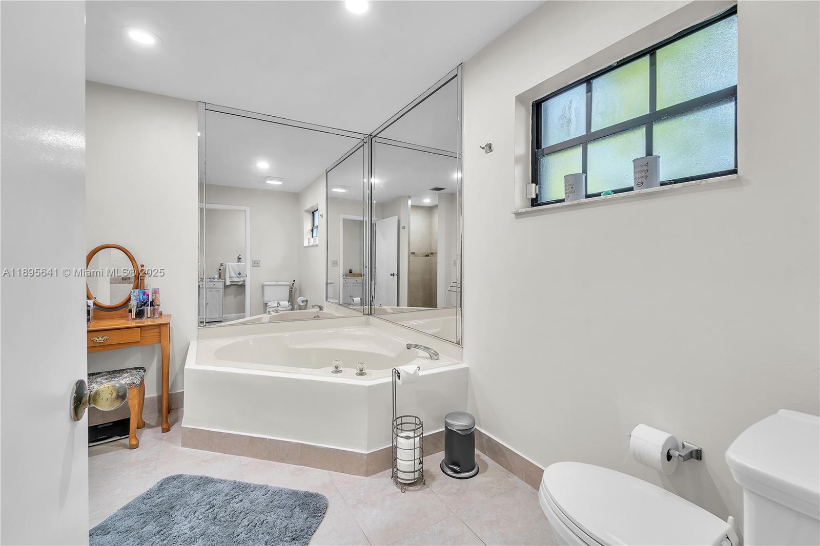 9110 S Lake Miramar Cir