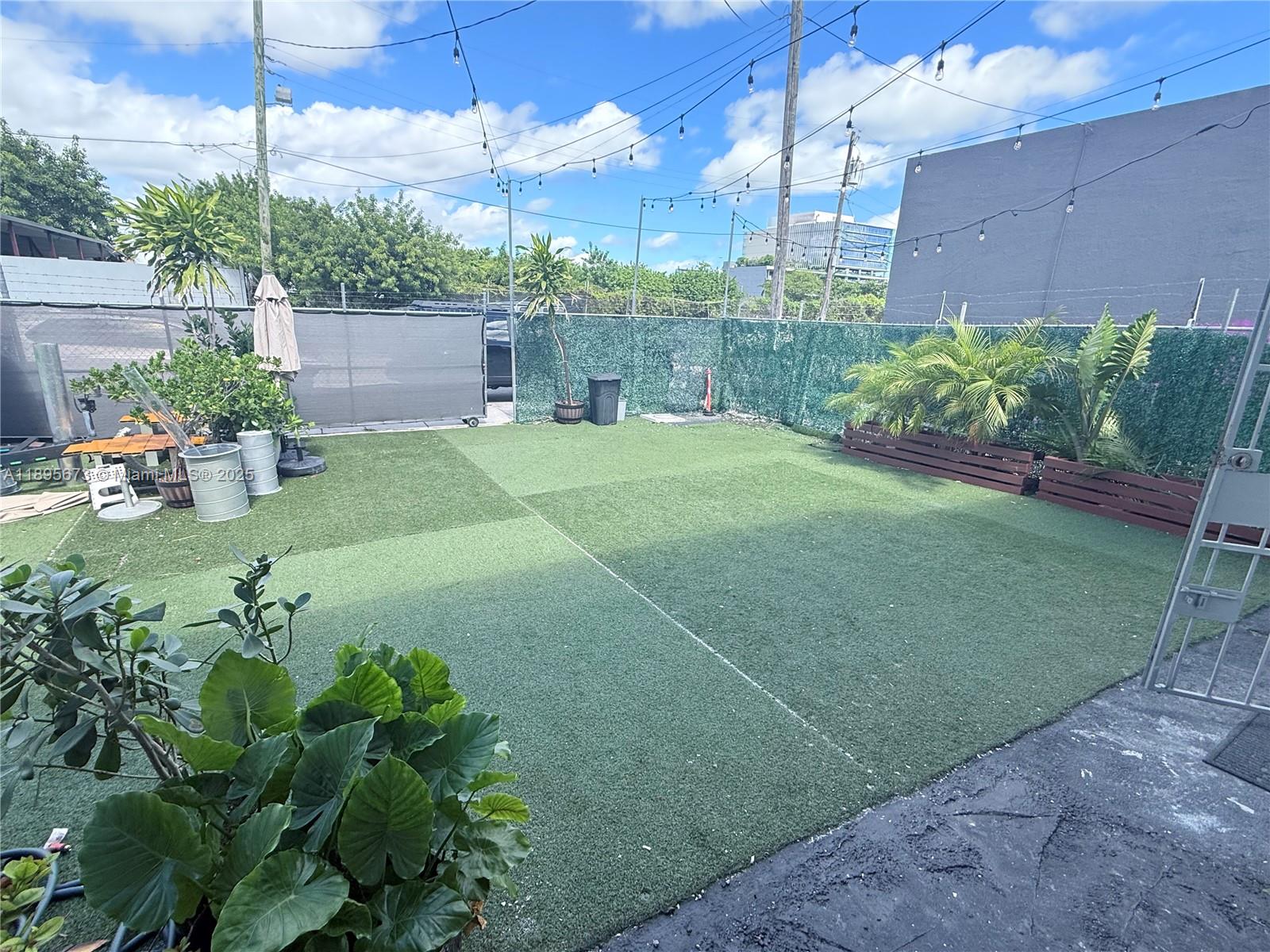 676 NW 23rd St