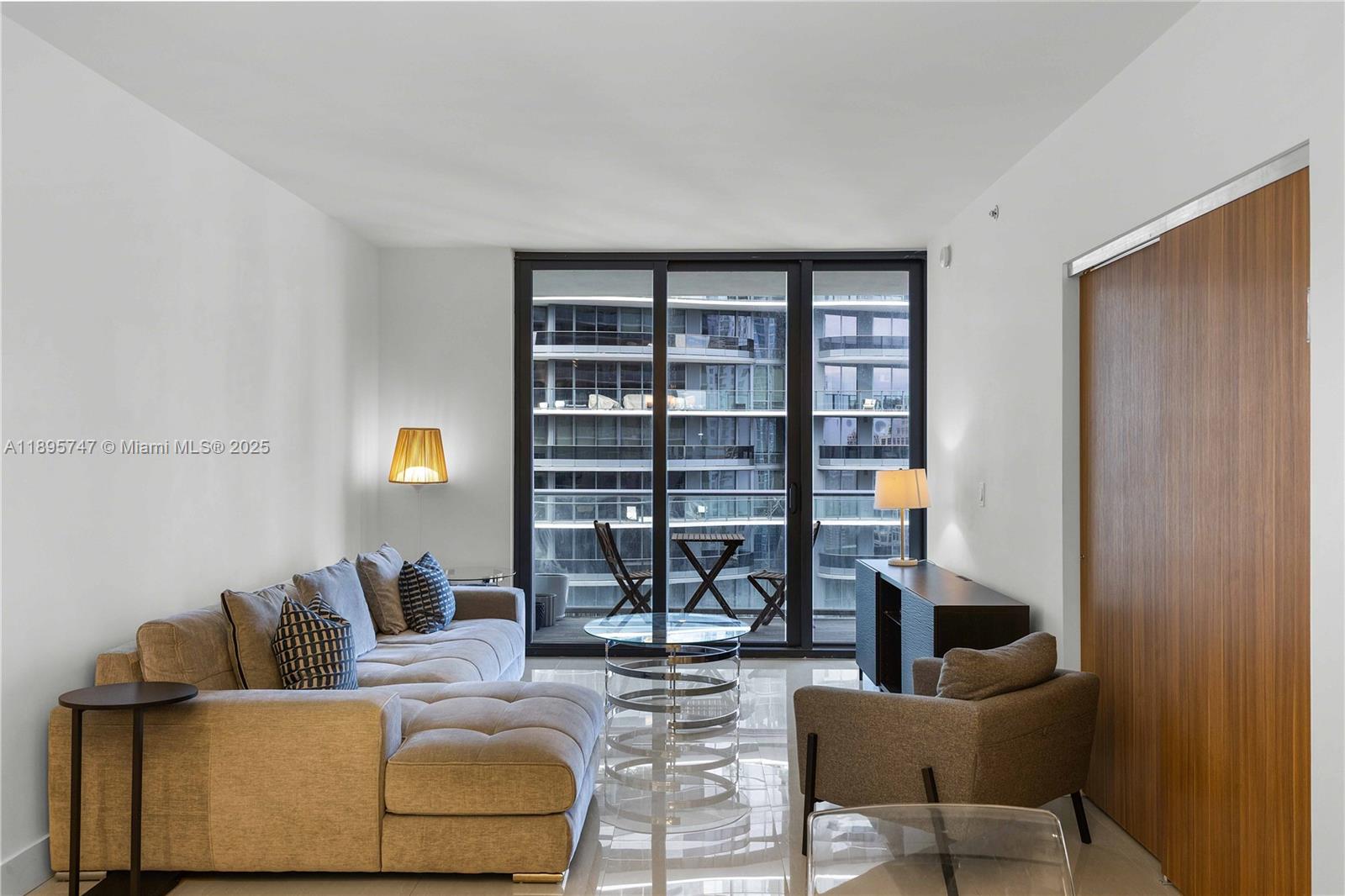 1010 Brickell Ave # 3208