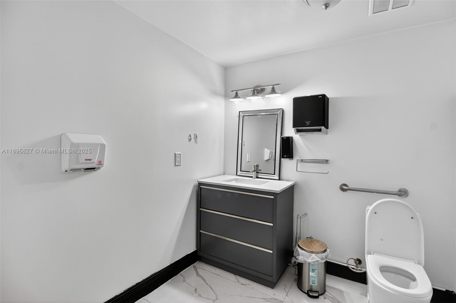 10650 / 10652 SW 186 ST # 22 Unit: 21 / 22