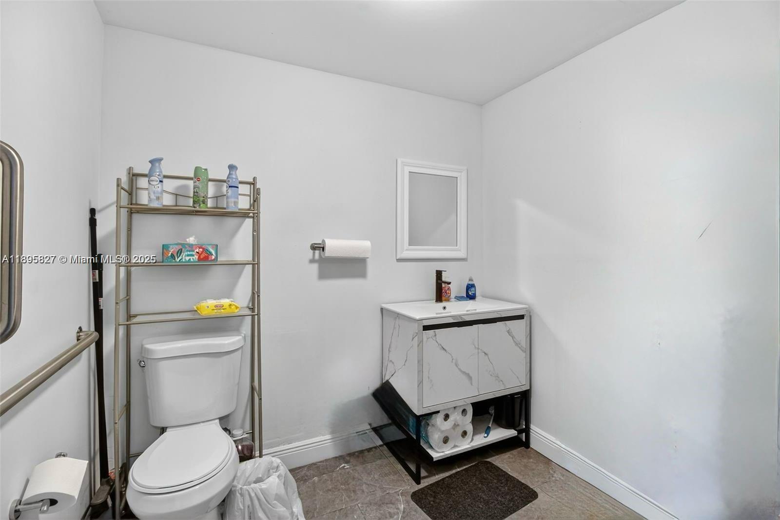 10650 / 10652 SW 186 ST # 22 Unit: 21 / 22