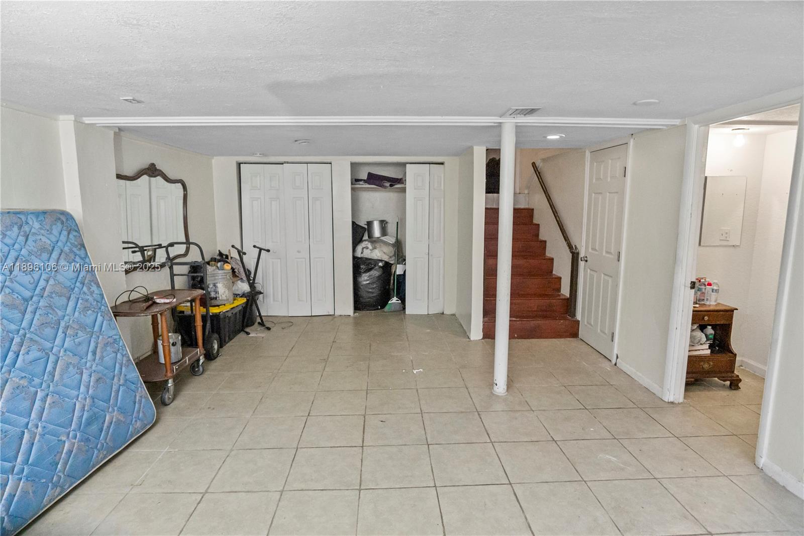811 NW 196th Ter