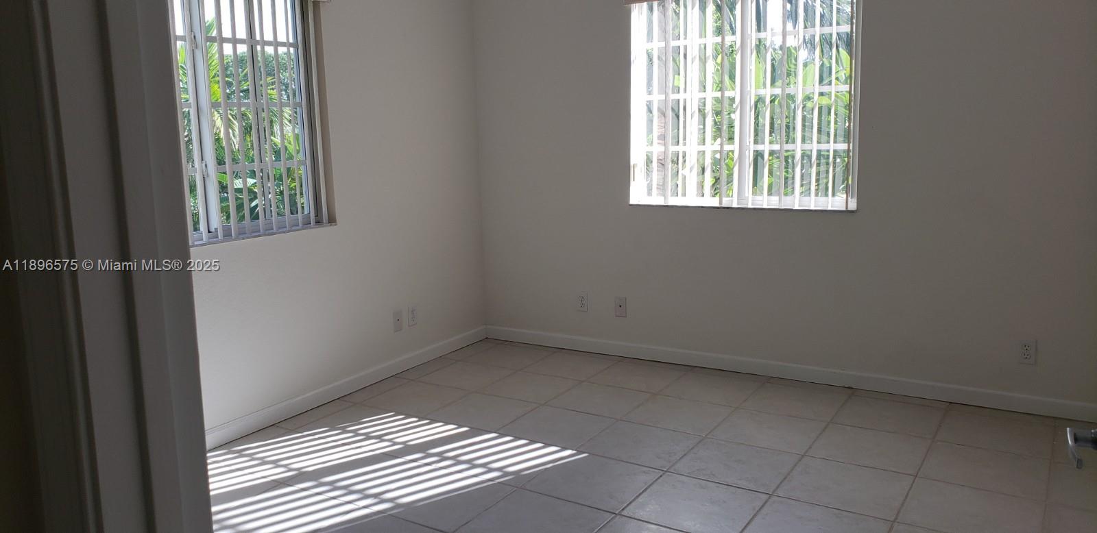 4950 Washington St # 5