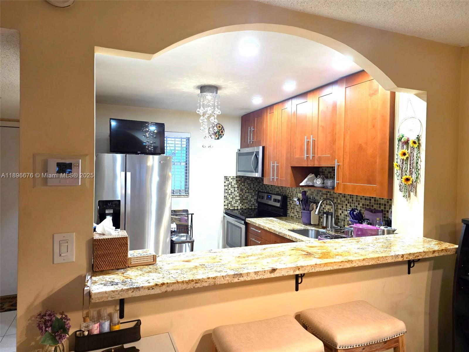 220 SW 9th Ave # 301, Hallandale Beach Unit: 301