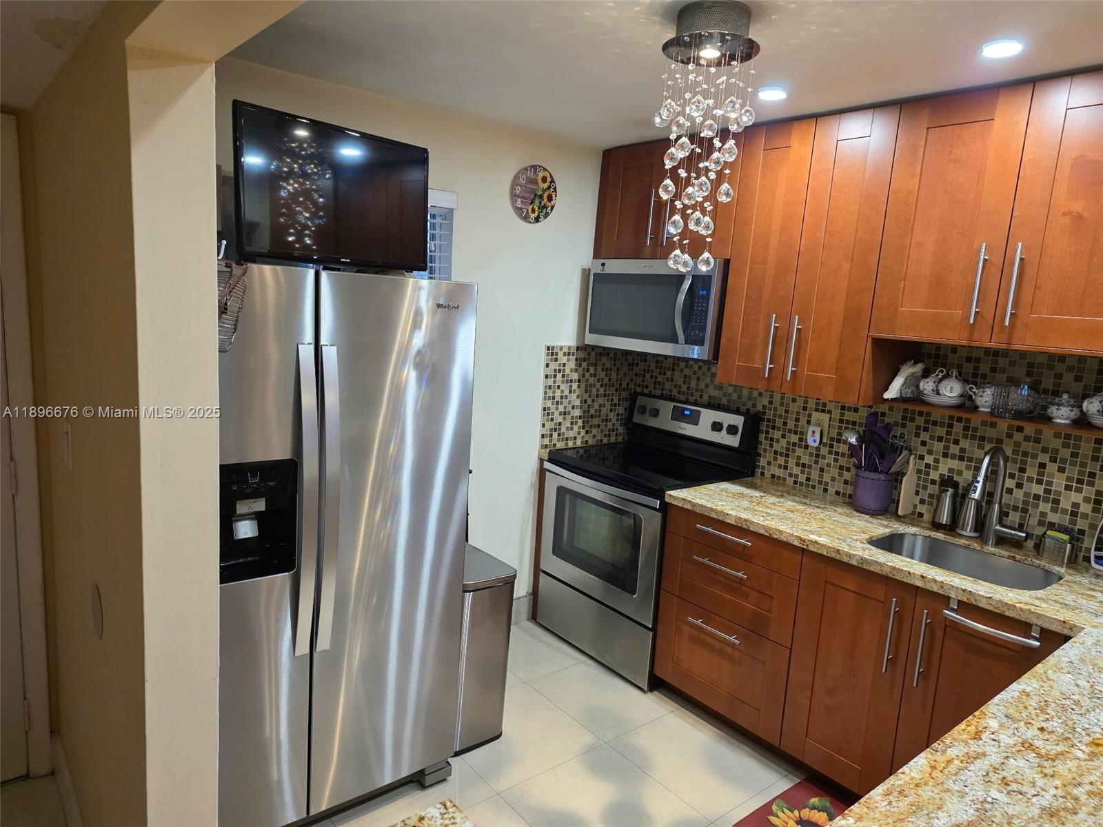 220 SW 9th Ave # 301, Hallandale Beach Unit: 301