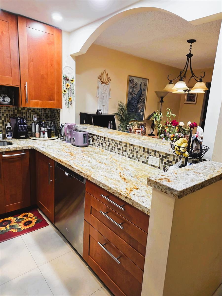 220 SW 9th Ave # 301, Hallandale Beach Unit: 301