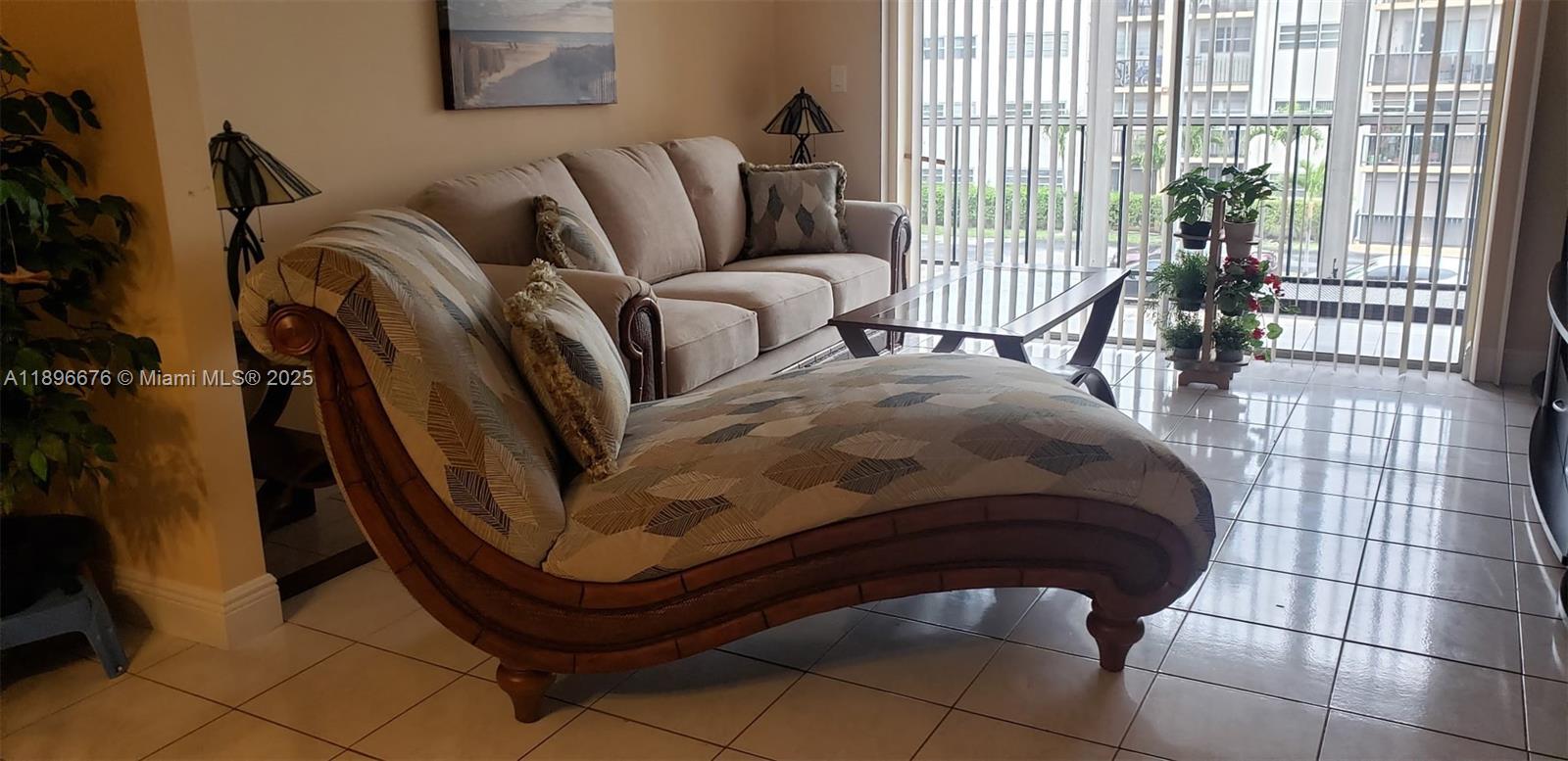 220 SW 9th Ave # 301, Hallandale Beach Unit: 301