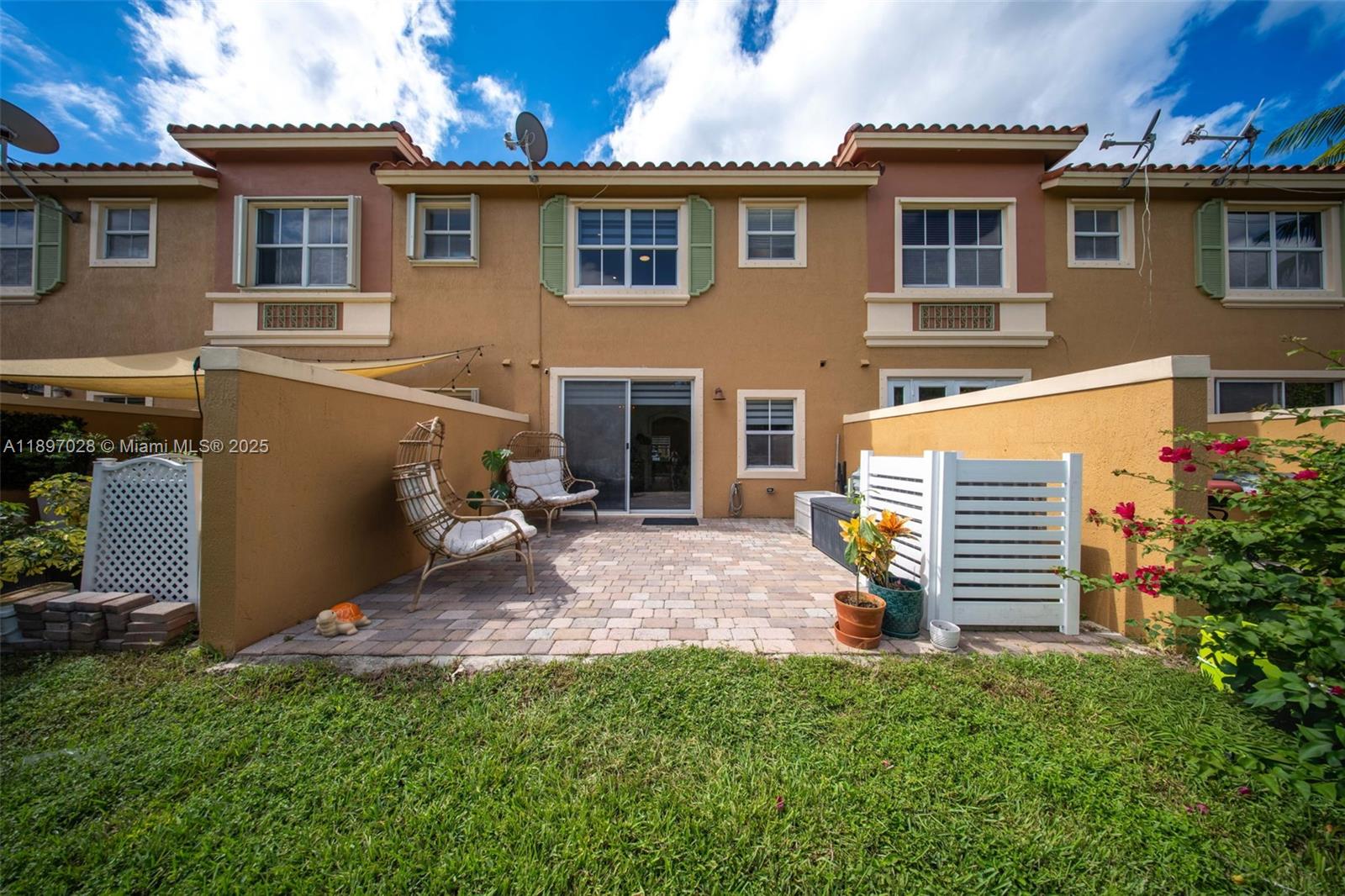 1025 SW 143rd Ave # 1303