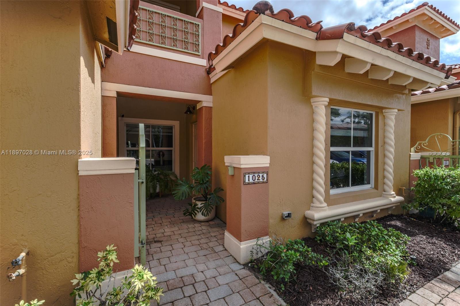 1025 SW 143rd Ave # 1303