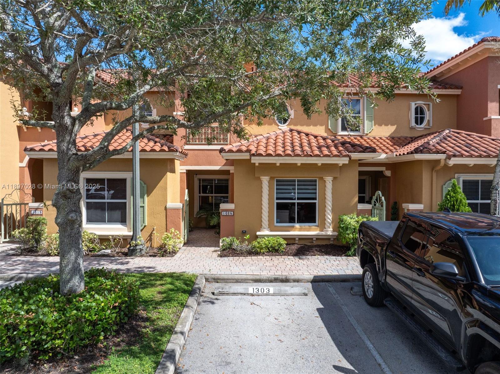 1025 SW 143rd Ave # 1303