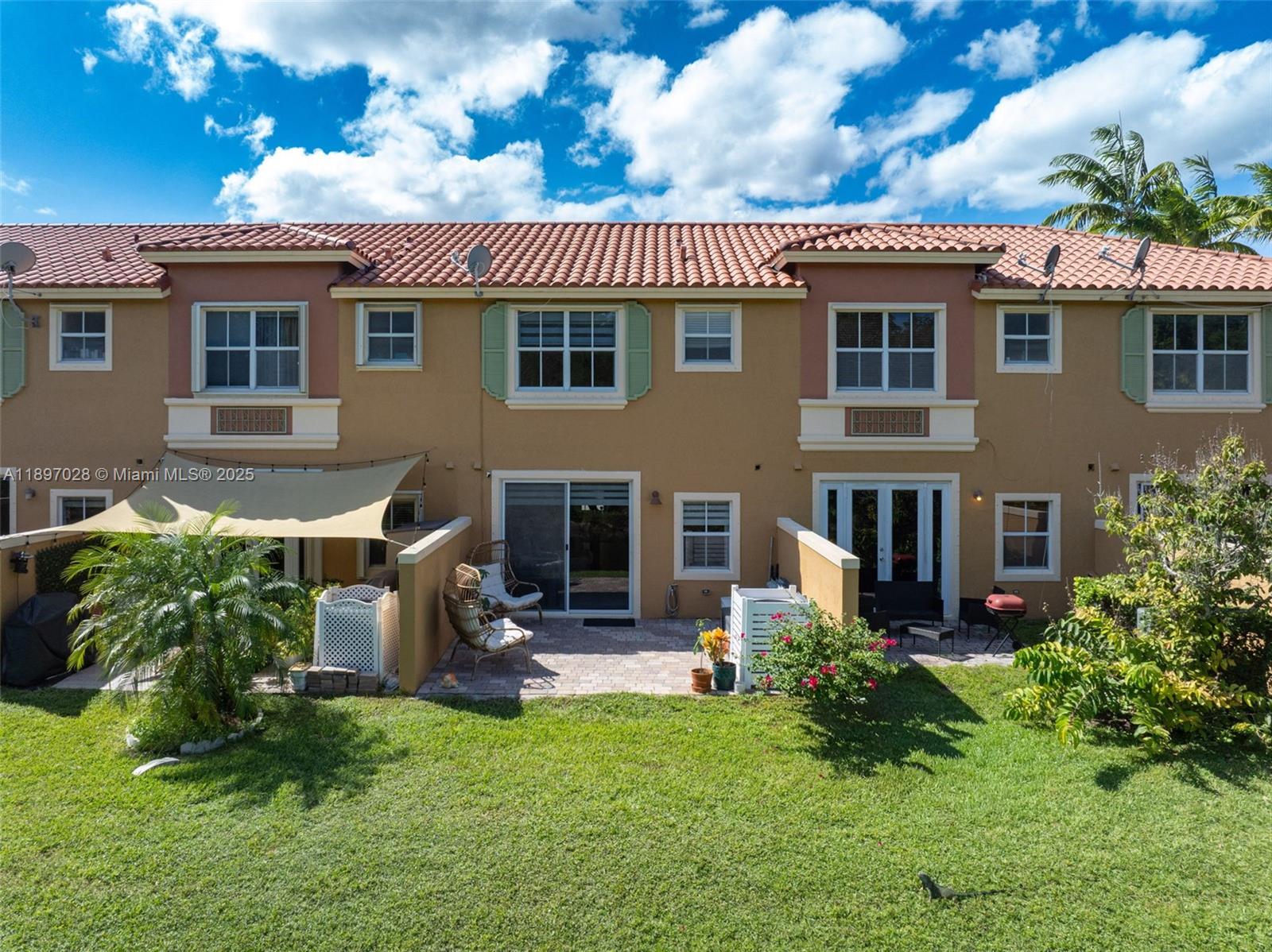 1025 SW 143rd Ave # 1303