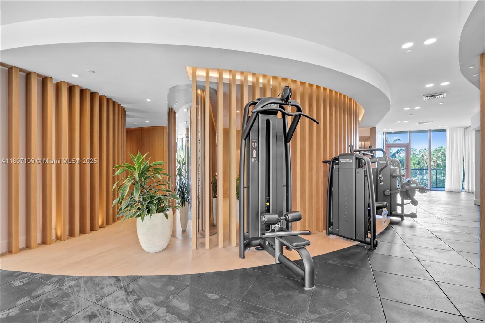 2655 S Bayshore # 1506