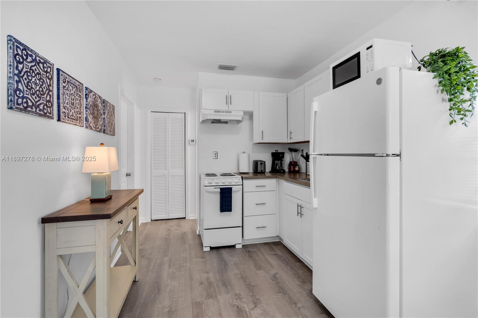 925 SW 15th Ave, Miami Unit: .