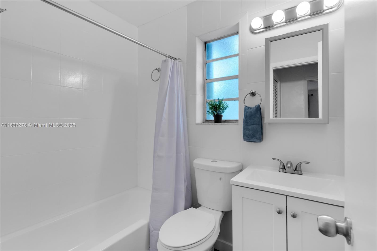 925 SW 15th Ave, Miami Unit: .