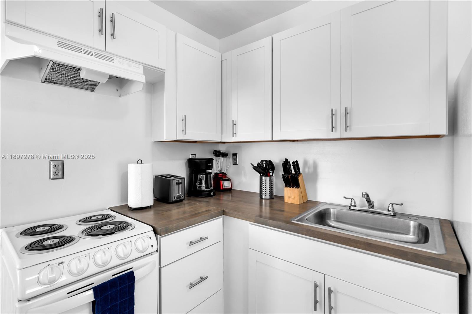 925 SW 15th Ave, Miami Unit: .
