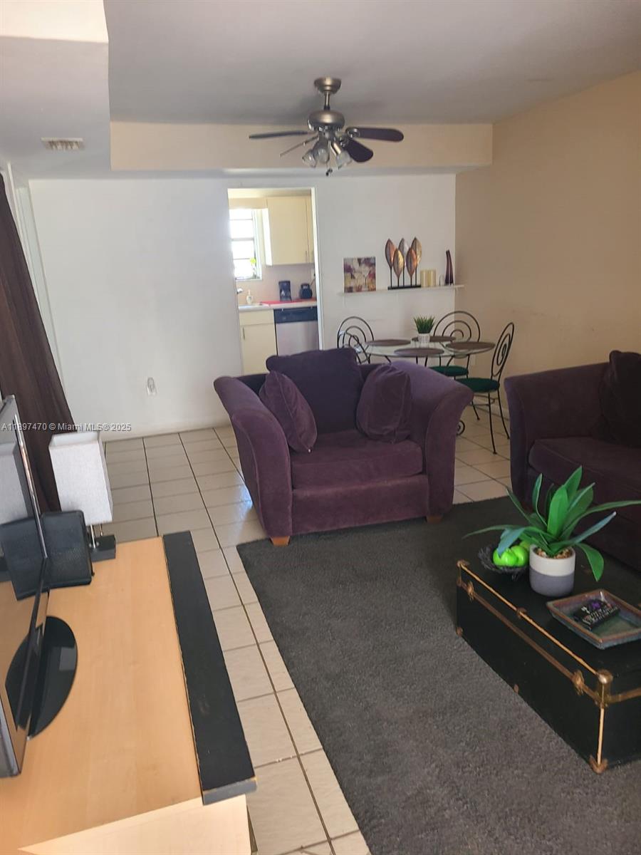 821 Collins Ave # 402, Miami Beach Unit: 402