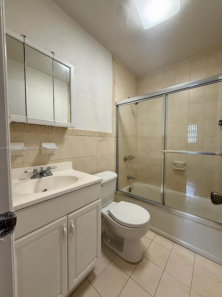 8700 SW 32nd St # 8702