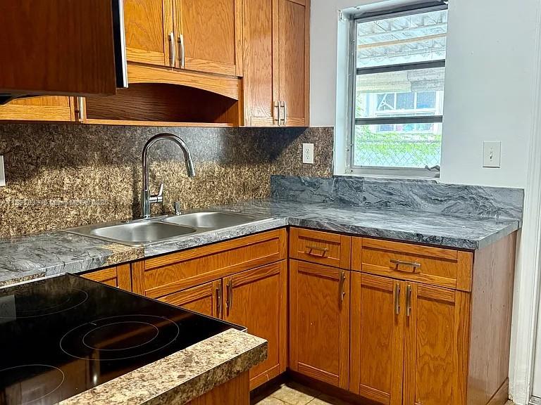 8700 SW 32nd St # 8702