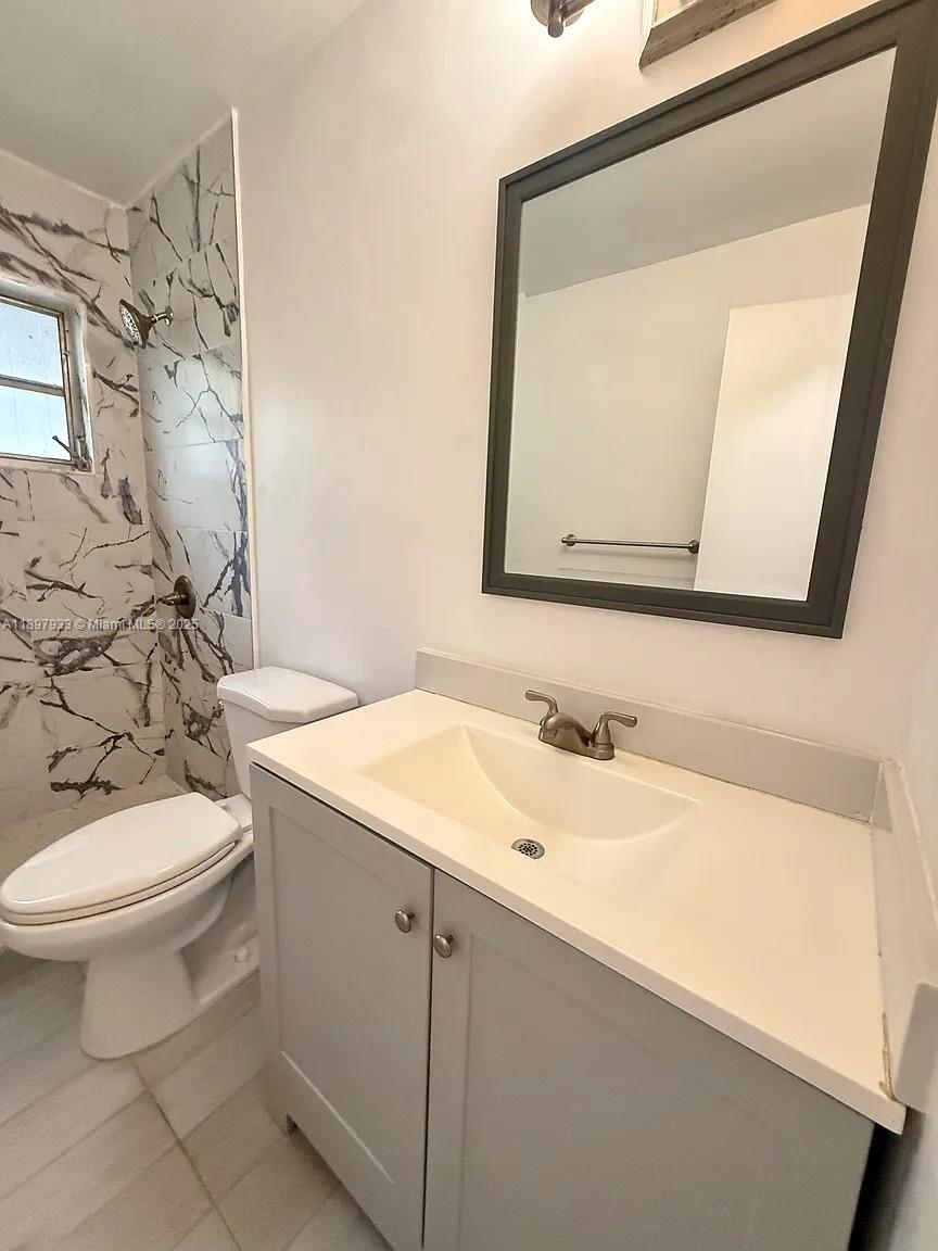 8700 SW 32nd St # 8702