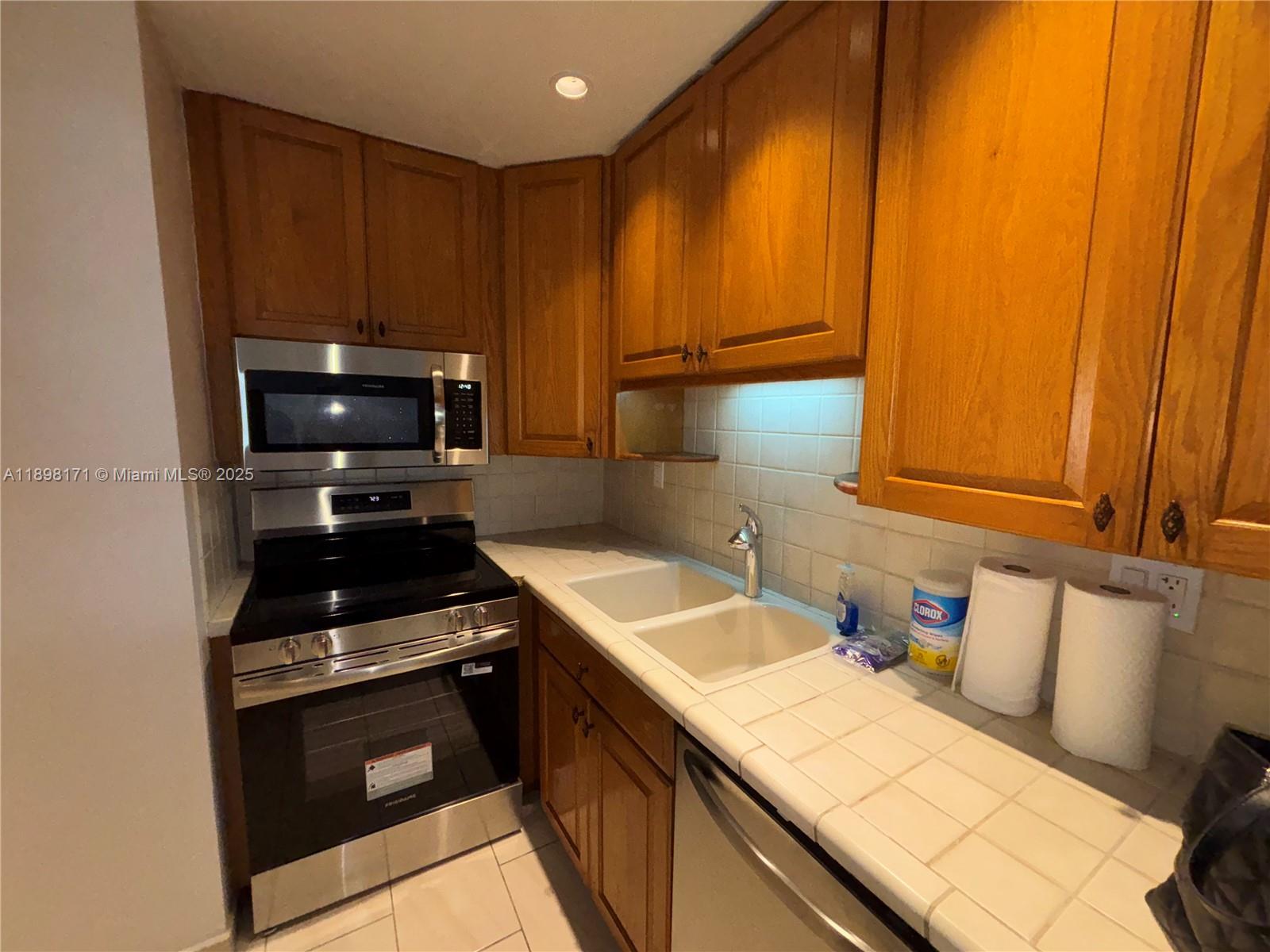 301 Sunrise Dr, Key Biscayne Unit: 2AE