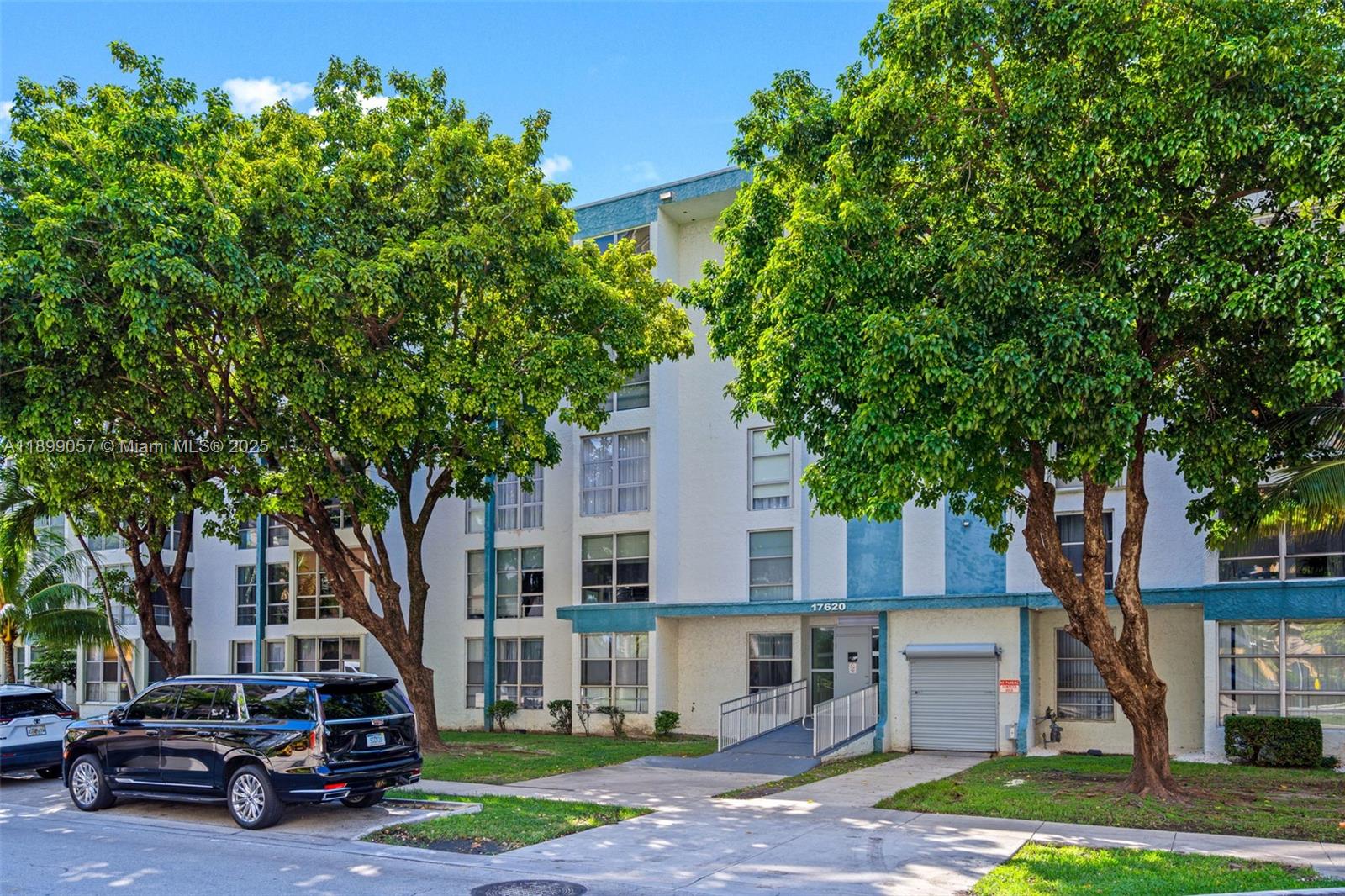17620 Atlantic Blvd # 316, Sunny Isles Beach Unit: 316