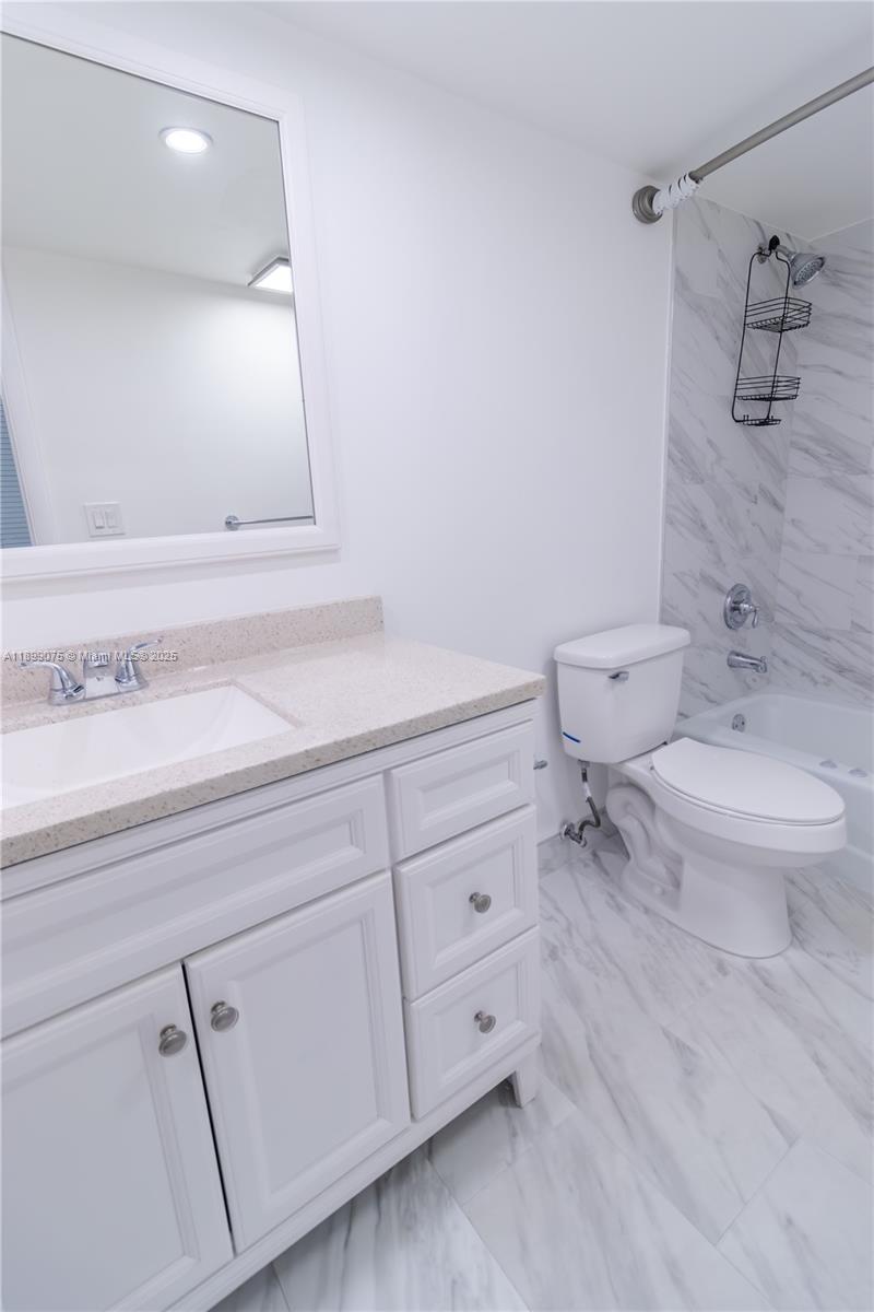 14611 N Kendall Dr # 208L, Miami Unit: 208L