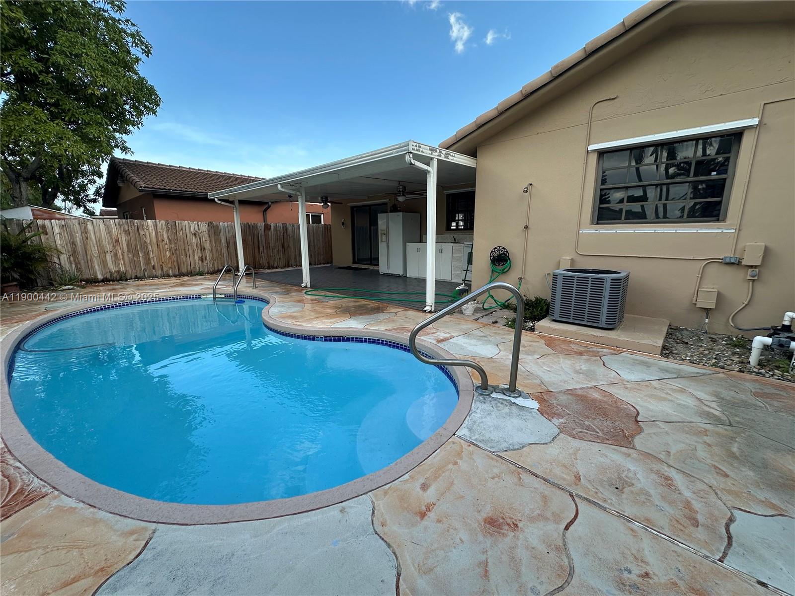 10075 NW 129th Ter, Hialeah Gardens