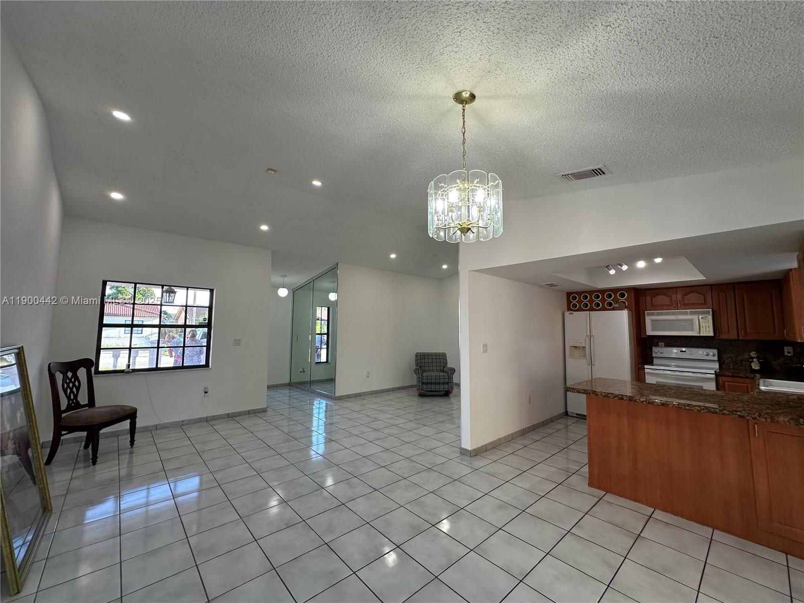 10075 NW 129th Ter, Hialeah Gardens