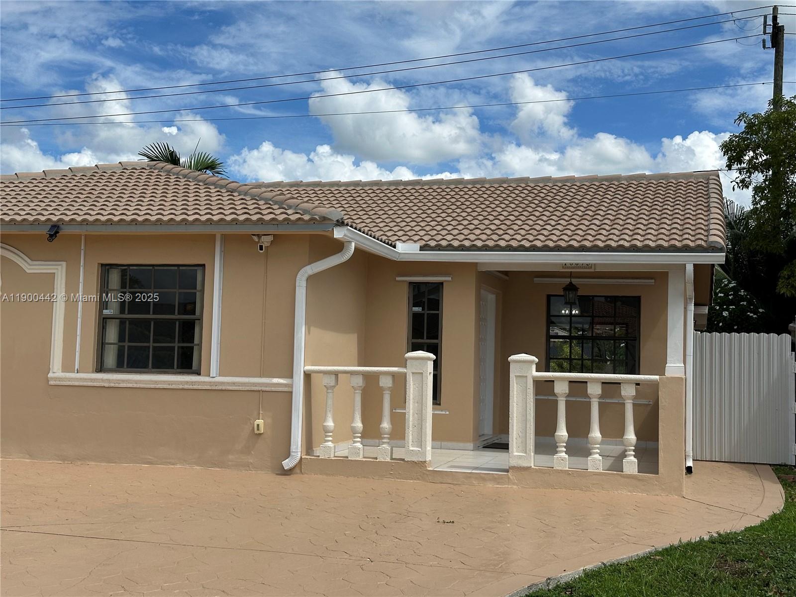 10075 NW 129th Ter, Hialeah Gardens