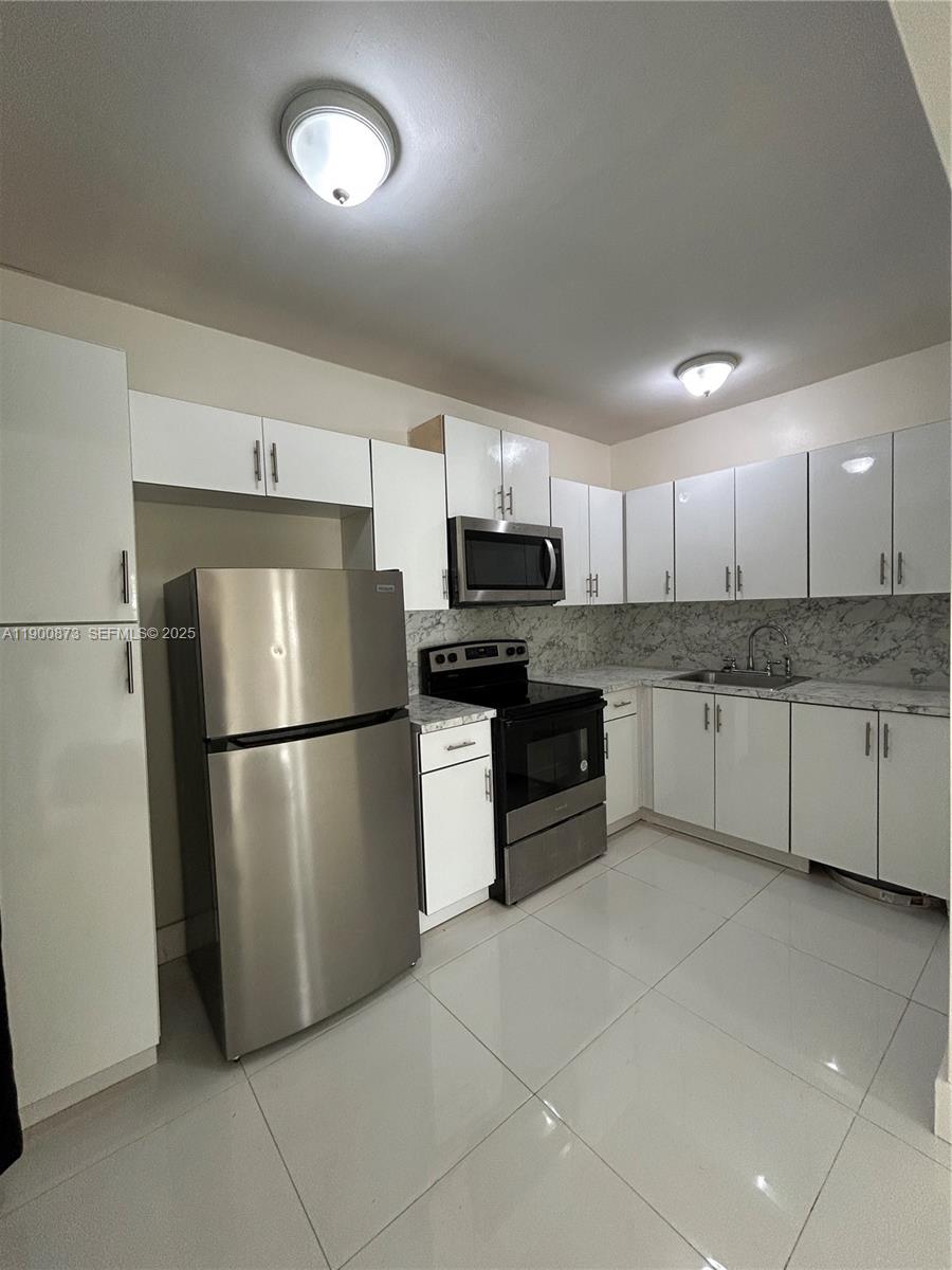 1945 NE 171st St # 3