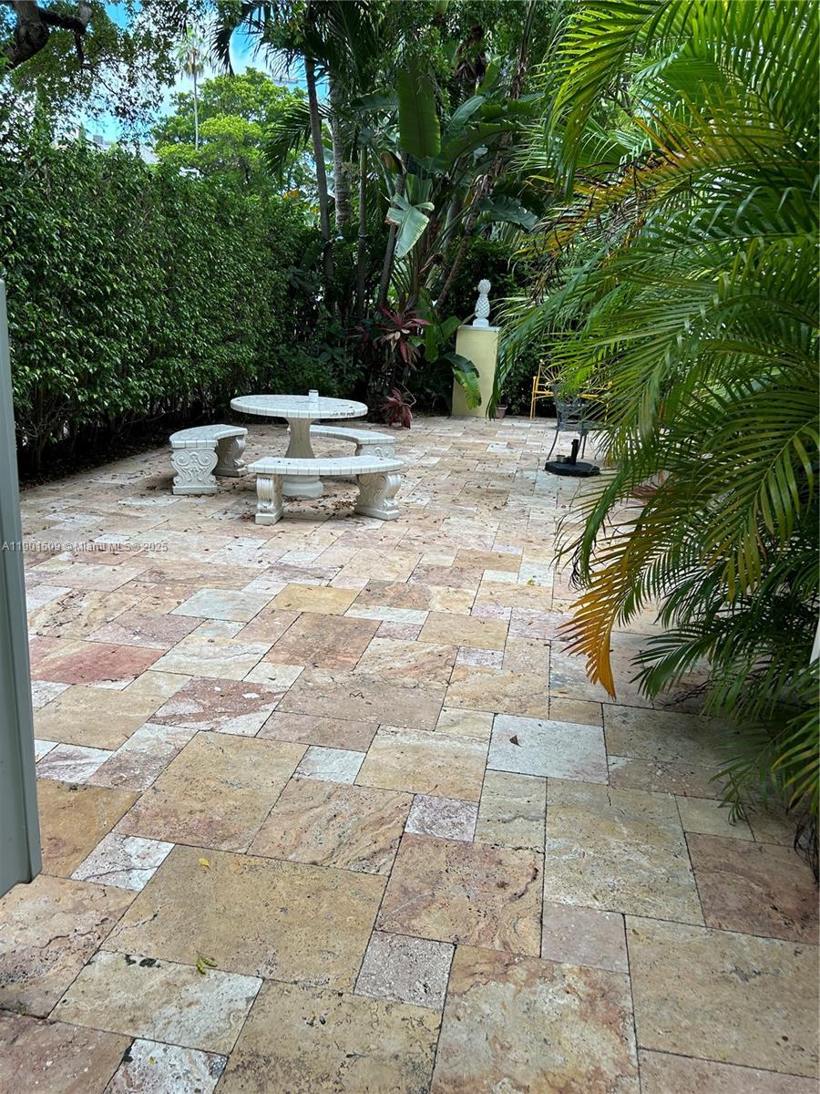 653 Michigan Ave # 2