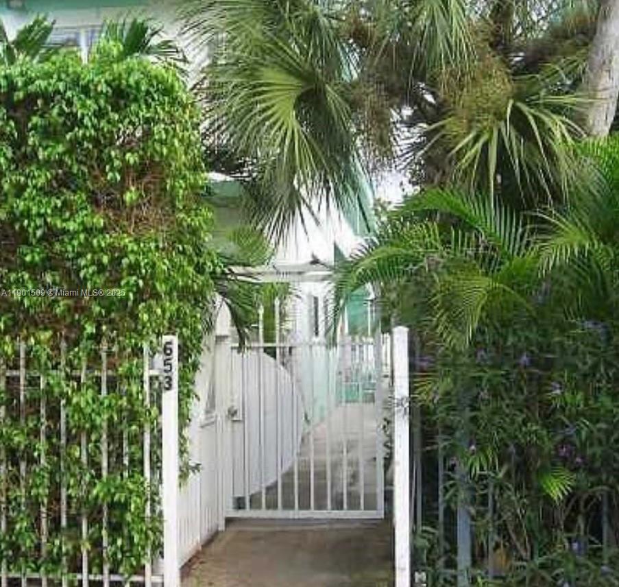 653 Michigan Ave # 2