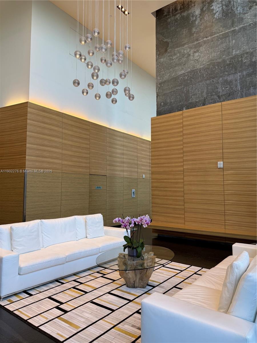 888 Biscayne Blvd # 4704