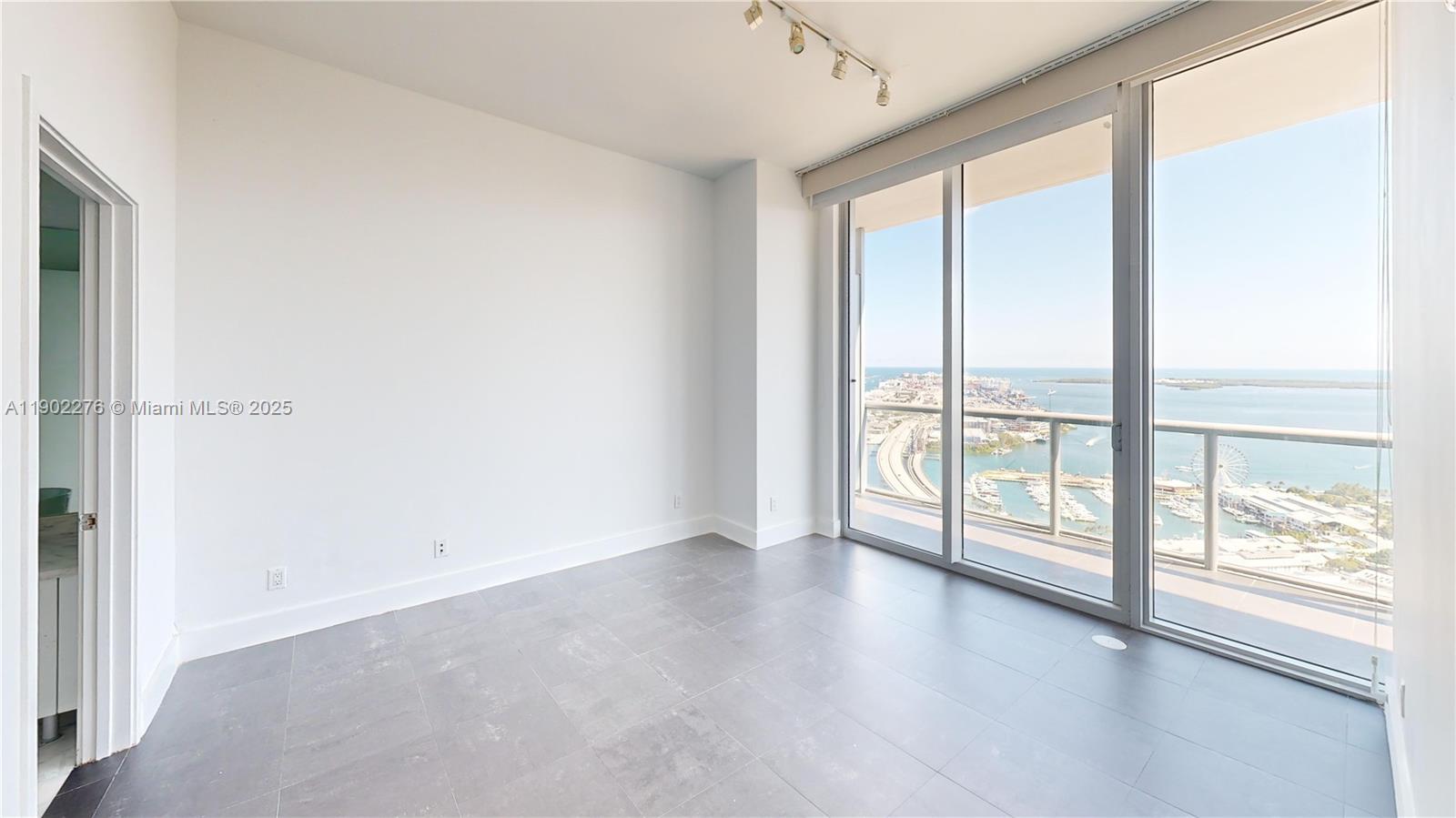 888 Biscayne Blvd # 4704