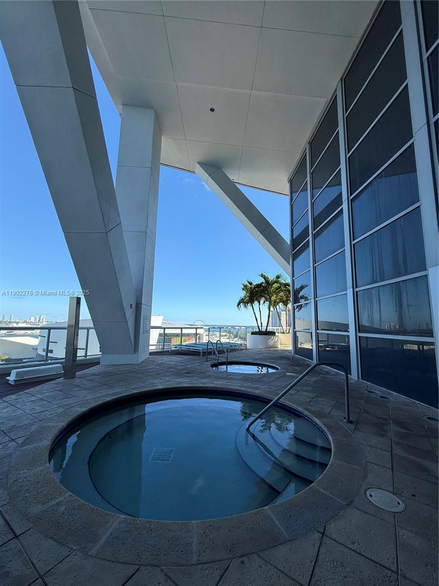 888 Biscayne Blvd # 4704