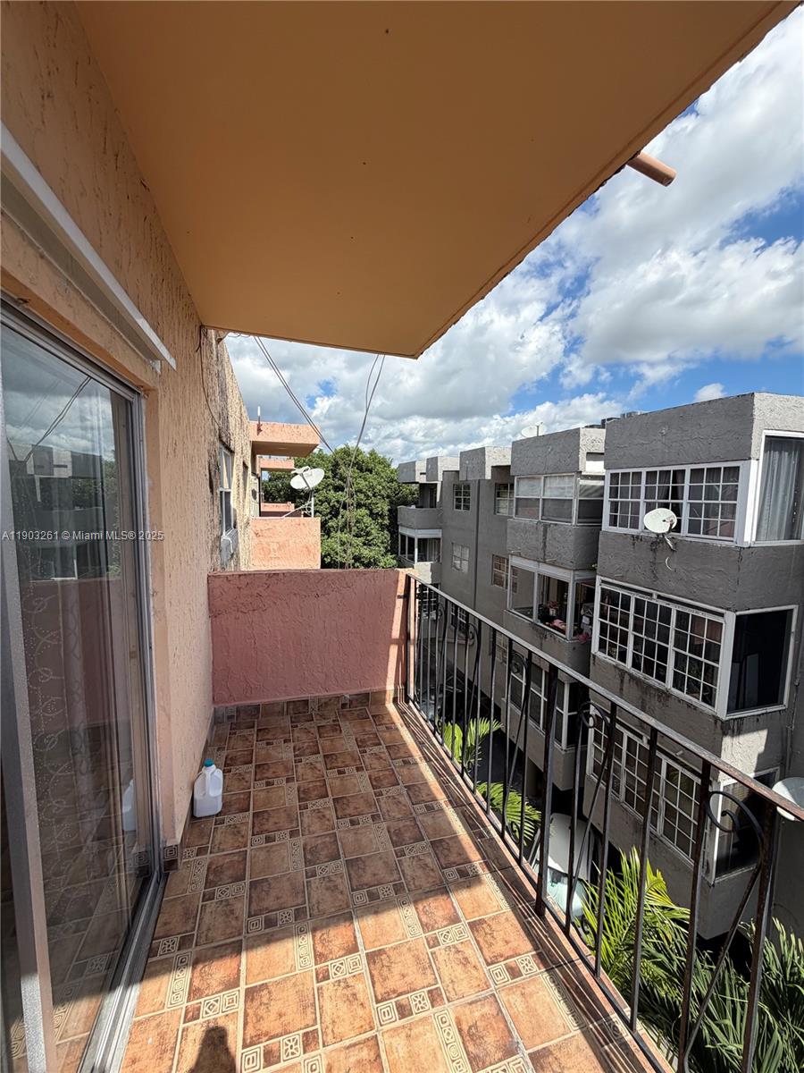 1055 W 77th St # 411, Hialeah Unit: 411